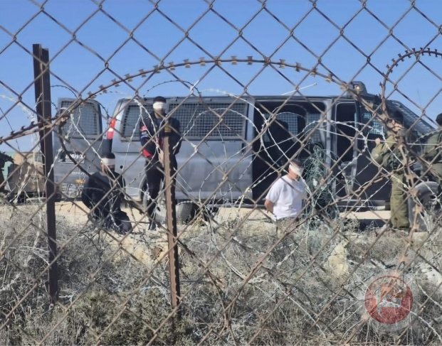 الاحتلال يعتقل 5 مواطنين خلال تصديهم لهجوم مستوطنين شمال الخليل