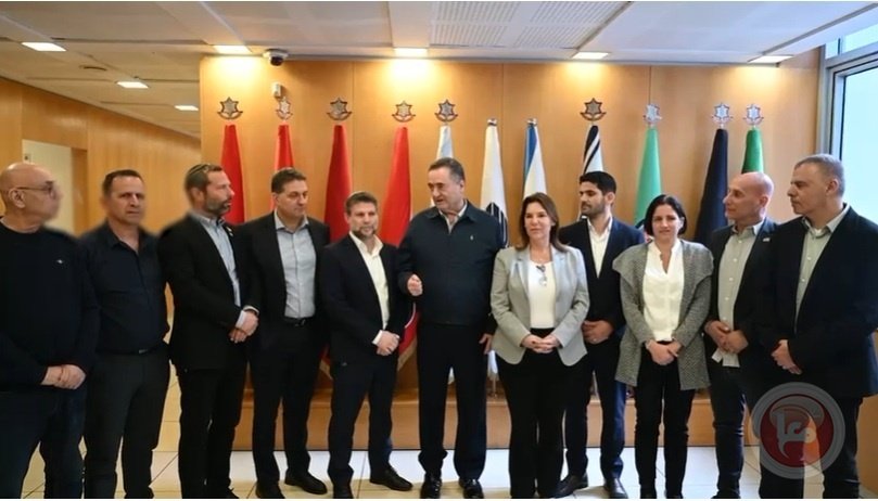 سموتريتش يتوعد باقتطاع أموال من مستحقات السلطة بسبب حرق النفايات