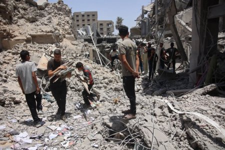 وفاة ثلاث نساء وفقدان زوجين من عائلة واحدة في انهيار منزل في حي الشيخ رضوان بمدينة غزة