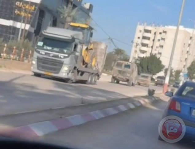 الاحتلال يدخل اليات لمخيم جنين لطمس اثار التدمير