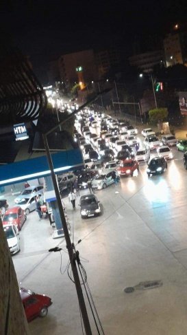 تهافت على محطات الوقود في الضفة عقب بيان النقابة حول أزمة إيداع الشيقل