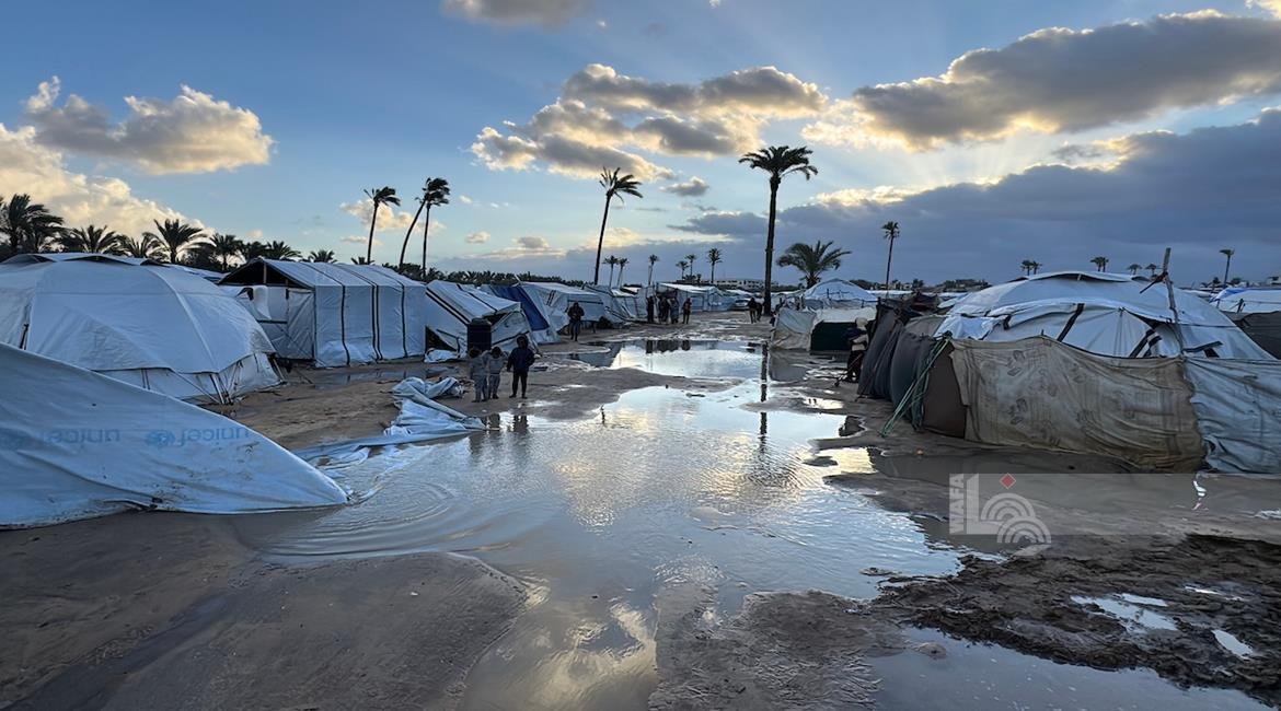 وفاة طفل في دير البلح جراء البرد الشديد والاحتلال يواصل عمليات نسف بغزة وقصف مدفعي بالبريج